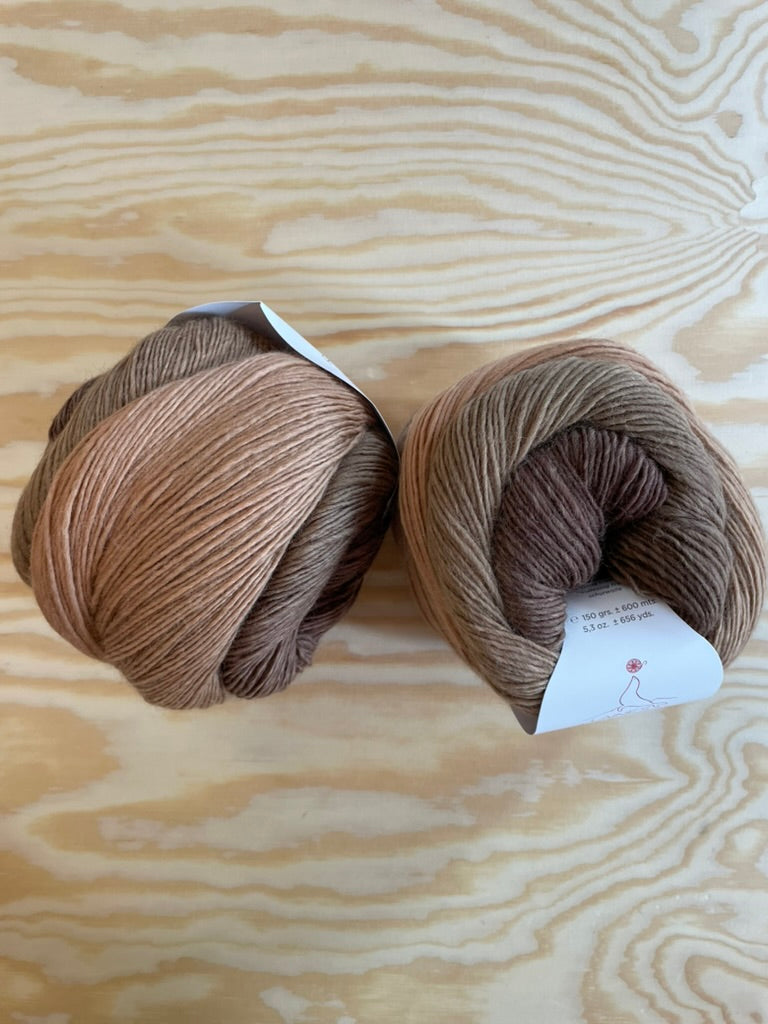 Zwei Knäuel Poema beige brauner Farbverlauf