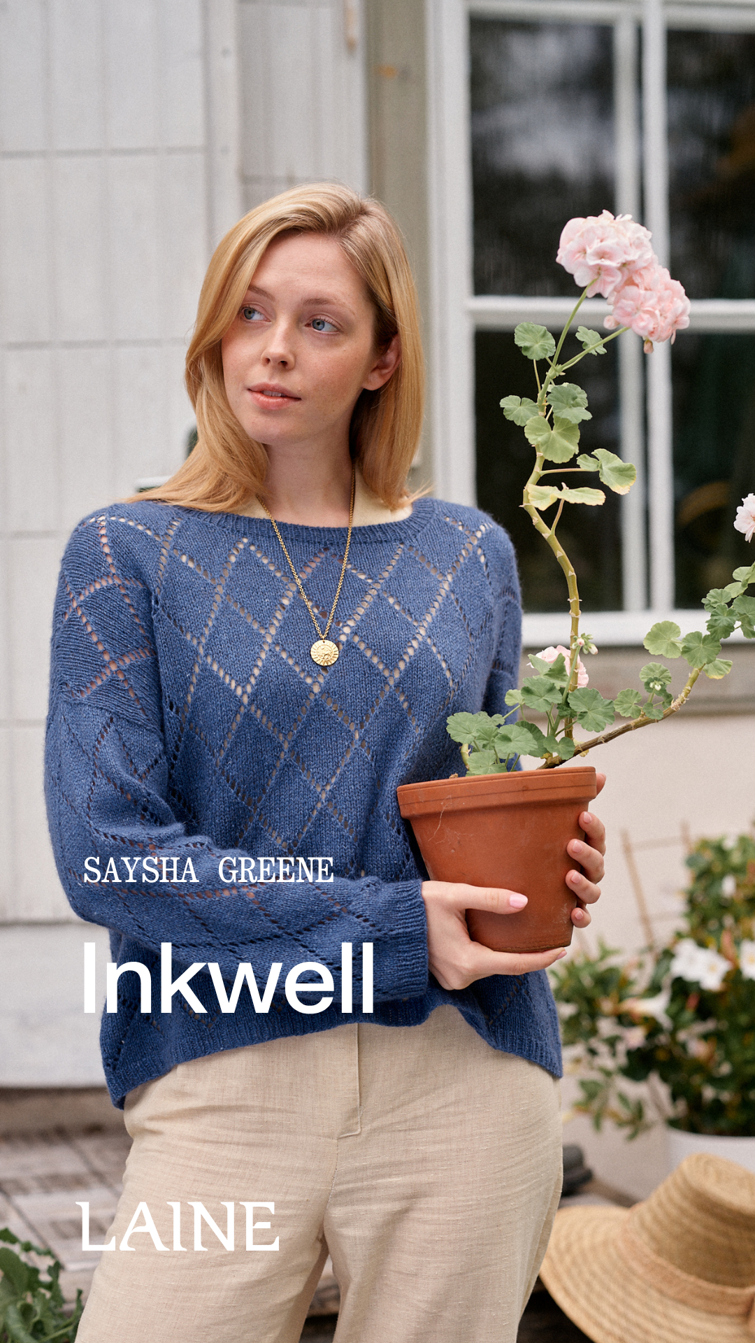Blauer, leichter Srtrickpullover mit Lace Muster in Salmiform