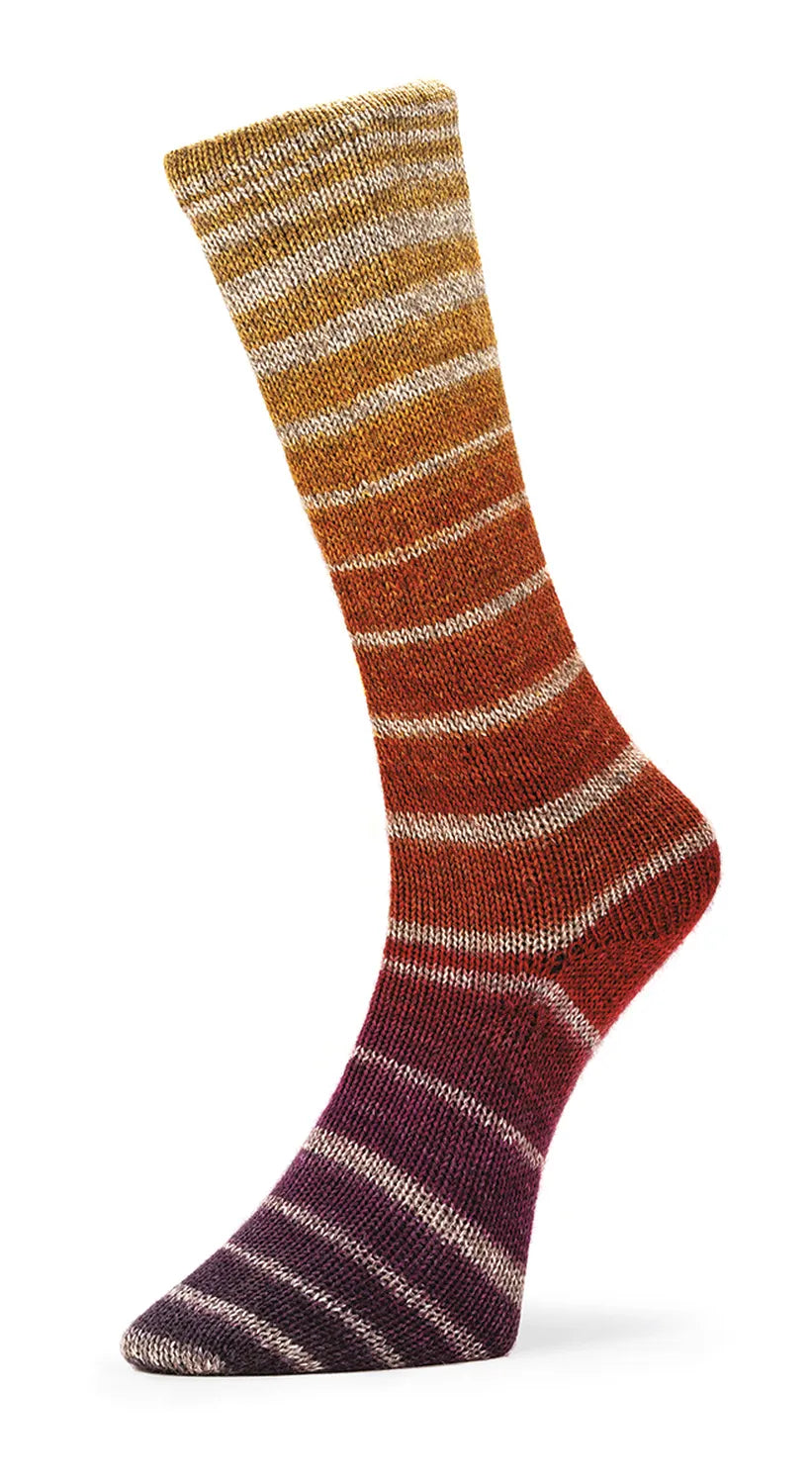 Gestrickte bSocke aus Nordik Socks Farbe 01