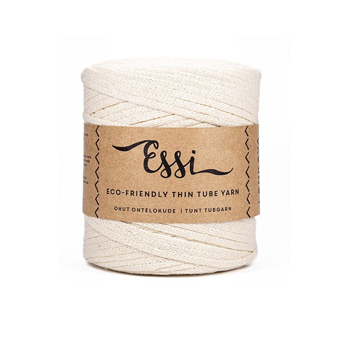 Knäuel des Garns Essi in Farbe Wollweiß