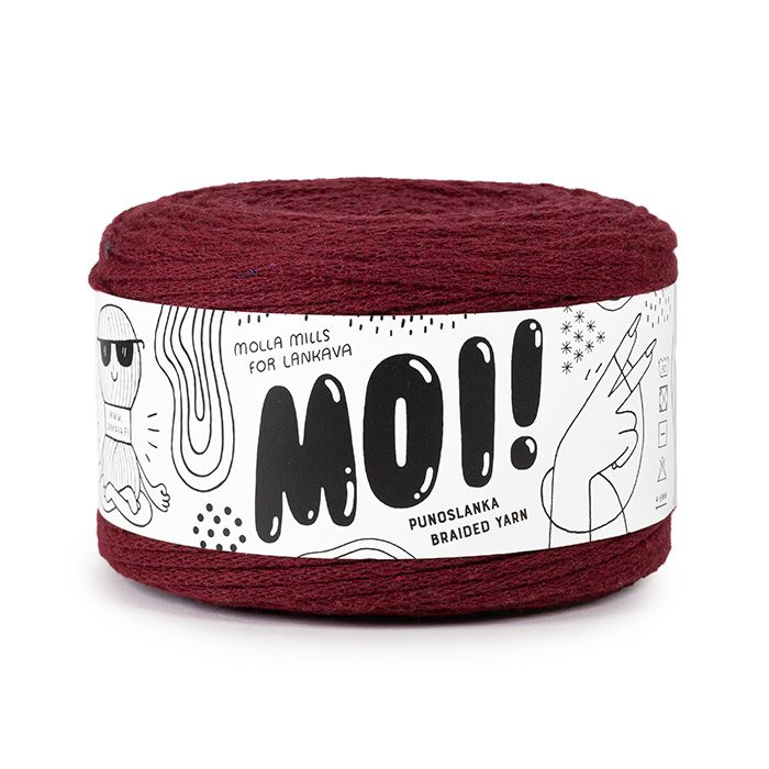 Ein Knäuel des Garns Moi von Lankava in Farbe Weinrot