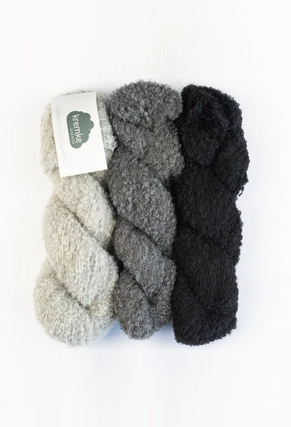 Drei Stränge Alpaca Bouclé hellgrau, grau, schwarz