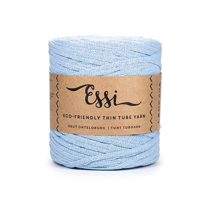Knäuel des Garns Essi in Farbe Hellblau