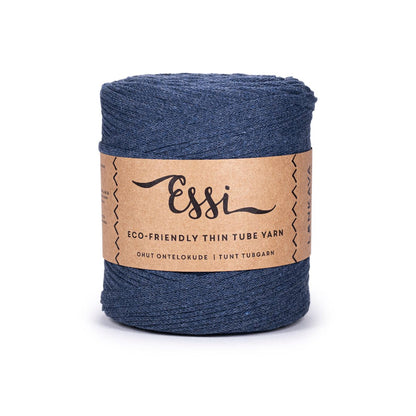 Knäuel des Garns Essi in Farbe Jeansblau