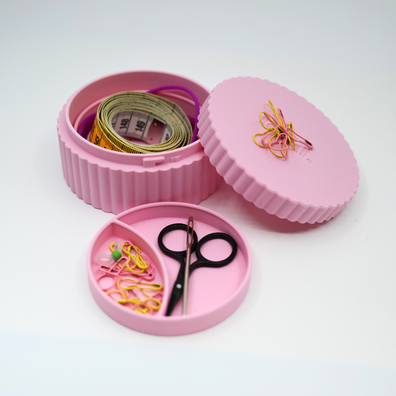 Rosa Midi Dose geöffnet mit Zubehör